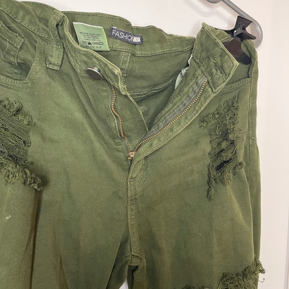 Ripped pants - Picture 6 of 6